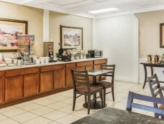 Super 8 By Wyndham Caryville Tn Ресторан фото